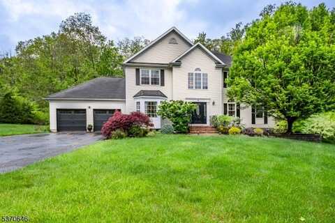 8 Andrea Ct, Mount Olive Twp., NJ 07828