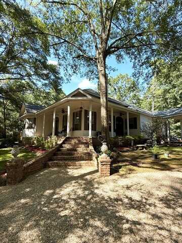 55 Quail Hollow Dr, Hattiesburg, MS 39402