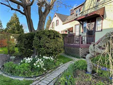 167 Coggeshall Avenue, Newport, RI 02840