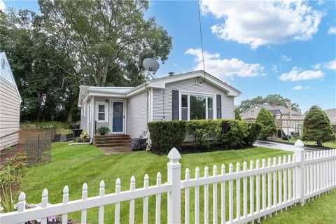 9 Pequot Avenue, Cumberland, RI 02864