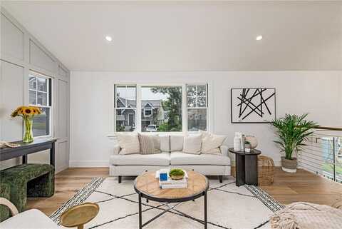 8 Kerins Terrace, Newport, RI 02840