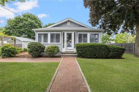 77 2nd Street, East Greenwich, RI 02818