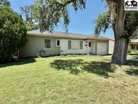 1047 College Ln, Hutchinson, KS 67501