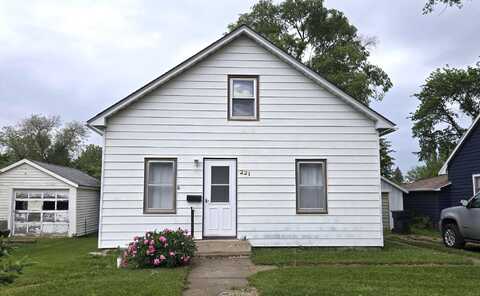 221 W 6th St, Miller, SD 57362