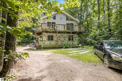 4237 S Hemlock Road, Cedar, MI 49621