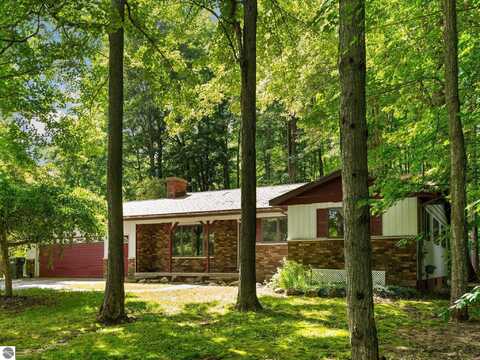 6281 W Jennings Road, Lake City, MI 49651