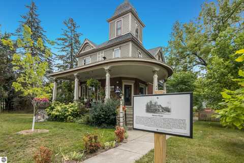 402 E Cayuga Street, Bellaire, MI 49615