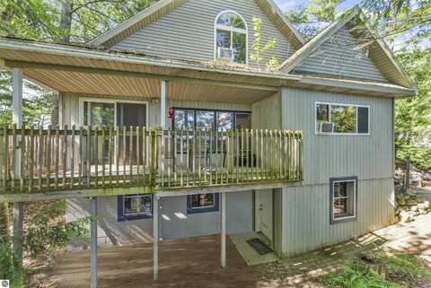 4411 Lakeview Trail, Traverse City, MI 49696