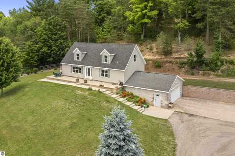 1012 W River Road, Traverse City, MI 49696
