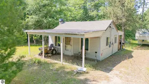 1849 E Pioneer Road, Roscommon, MI 48653
