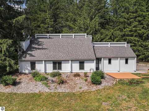 100 Greenridge Drive, Cadillac, MI 49601