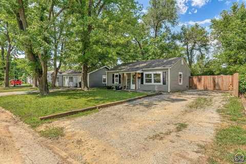 2617 SW Sunset RD, Topeka, KS 66614