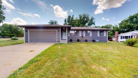 3425 SW Moundview CIR, Topeka, KS 66614