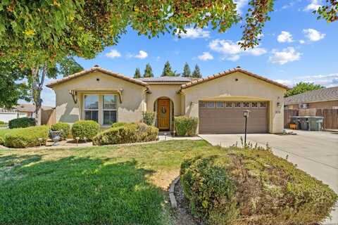 806 E Chestnut Court, Visalia, CA 93292