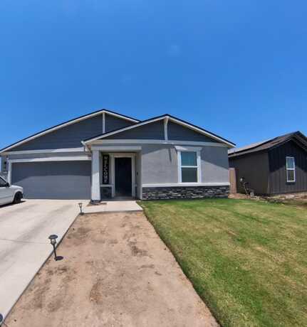 2102 Piedmont Avenue, Tulare, CA 93274