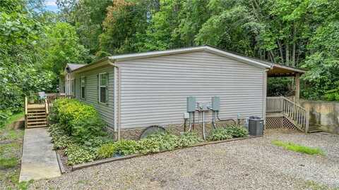 629 Gunters Hill Road, Boomer, NC 28606