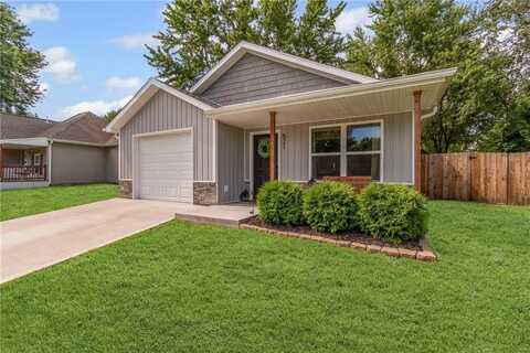 521 E Bird Street, Hamilton, MO 64644