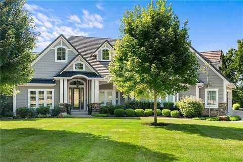 4915 NW Canyon Court, Lees Summit, MO 64064