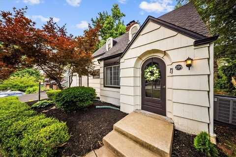 209 NE Briarcliff Parkway, Kansas City, MO 64116