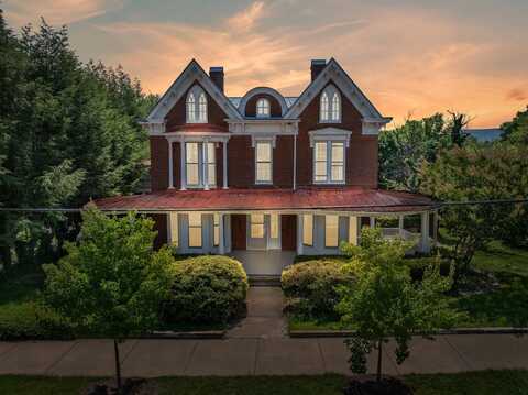 133 S MUHLENBERG ST, WOODSTOCK, VA 22664