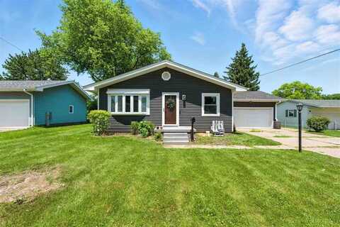 2113 Ridgewood Ave, Muscatine, IA 52761