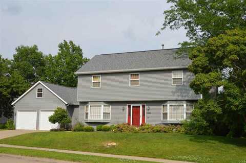 1382 Santa Fe Dr, IowaCity, IA 52246