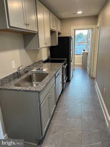 211 NORTH GEORGE STREET N, CHARLES TOWN, WV 25414