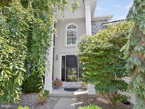 8 JACOBS CREEK DRIVE, HERSHEY, PA 17033