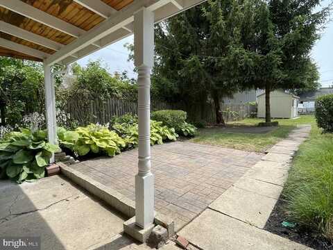 90 S CLINTON STREET, DOYLESTOWN, PA 18901