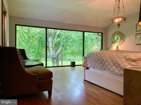 881 COX ROAD, MOORESTOWN, NJ 08057