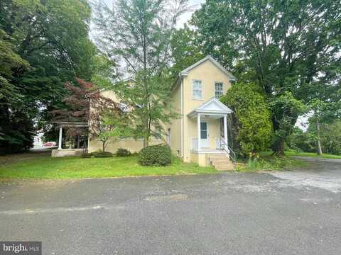 2419 LITITZ PIKE, LANCASTER, PA 17601