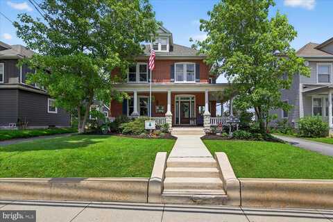 1039 E MAIN STREET, NEW HOLLAND, PA 17557