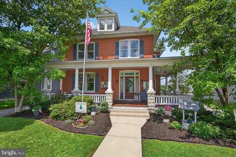 1039 E MAIN STREET, NEW HOLLAND, PA 17557
