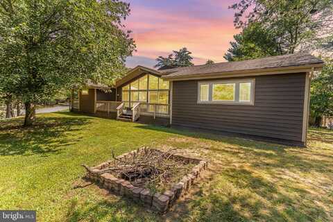 26 PATHFINDER LANE, HEDGESVILLE, WV 25427