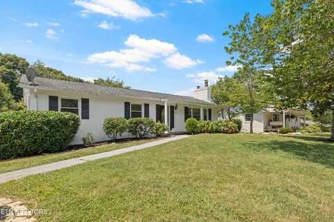 913 Green Hills Rd, Knoxville, TN 37919