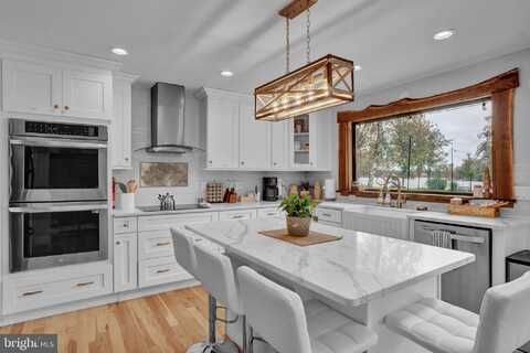 368 STILLWATER DRIVE, POCONO SUMMIT, PA 18346
