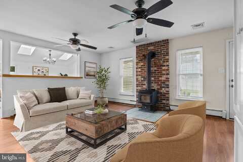 36 GRAPEVINE ROAD, LEVITTOWN, PA 19057