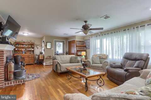 3 PFAUTZ AVENUE, LITITZ, PA 17543