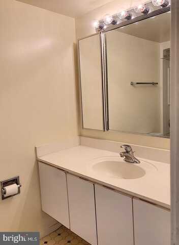 900 N STAFFORD STREET, ARLINGTON, VA 22203