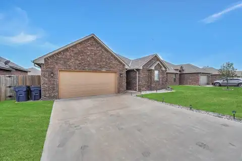 220 NW Granite Ave, Cache, OK 73527