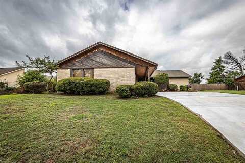 6104 NW Williams Ave, Lawton, OK 73505