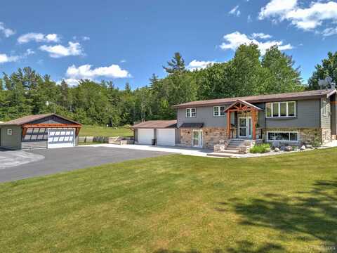506N E Gulliver Lake, Gulliver, MI 49840