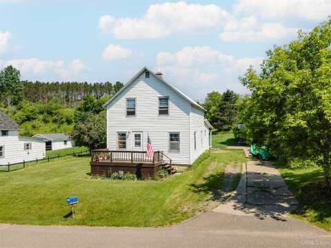 325 Plum, Iron River, MI 49935