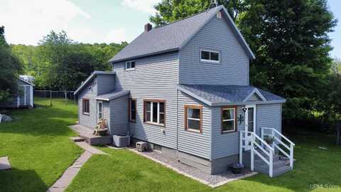 235 Houghton, Ishpeming, MI 49849
