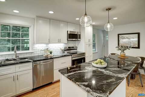 1038 SMITH RD, Afton, VA 22920