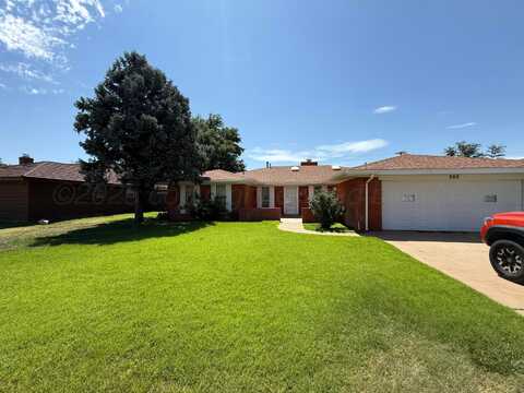 303 BAILEY Avenue, Dumas, TX 79029
