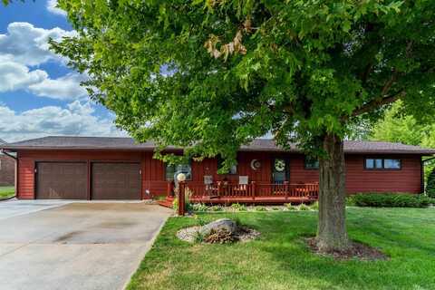 309 E H Avenue, Grundy Center, IA 50638