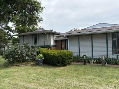 678 Henry Avenue, Manchester, MO 63011