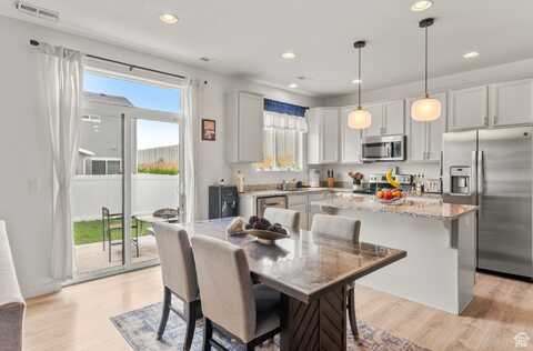 1546 W. PARKVIEW, Syracuse, UT 84075