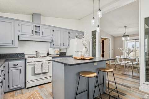 102 W ALTA VIEW, Sandy, UT 84070